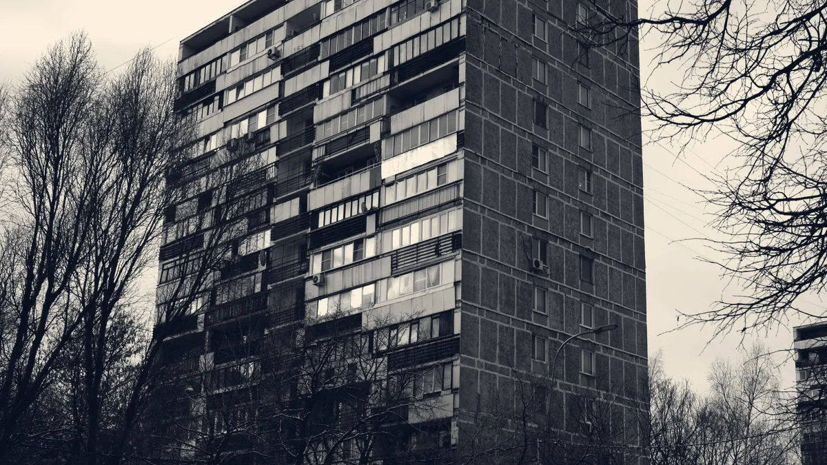 Панельные дома позднесоветской застройки.